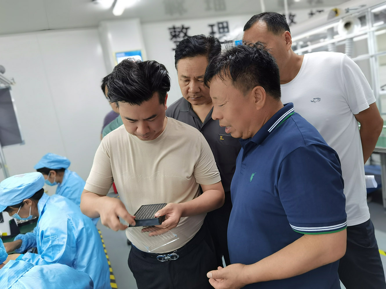 Leaders of Zhengzhou Airport Zone Market Supervision and Administration Bureau visited our company to inspect the production of epidemic prevention materials